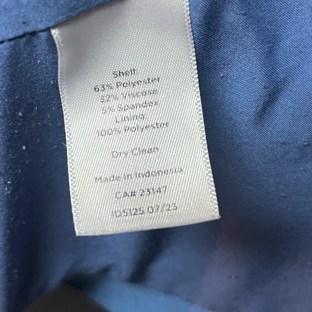 Talbots Blue Women's Blazer. Size 8p - Picture 5 of 6